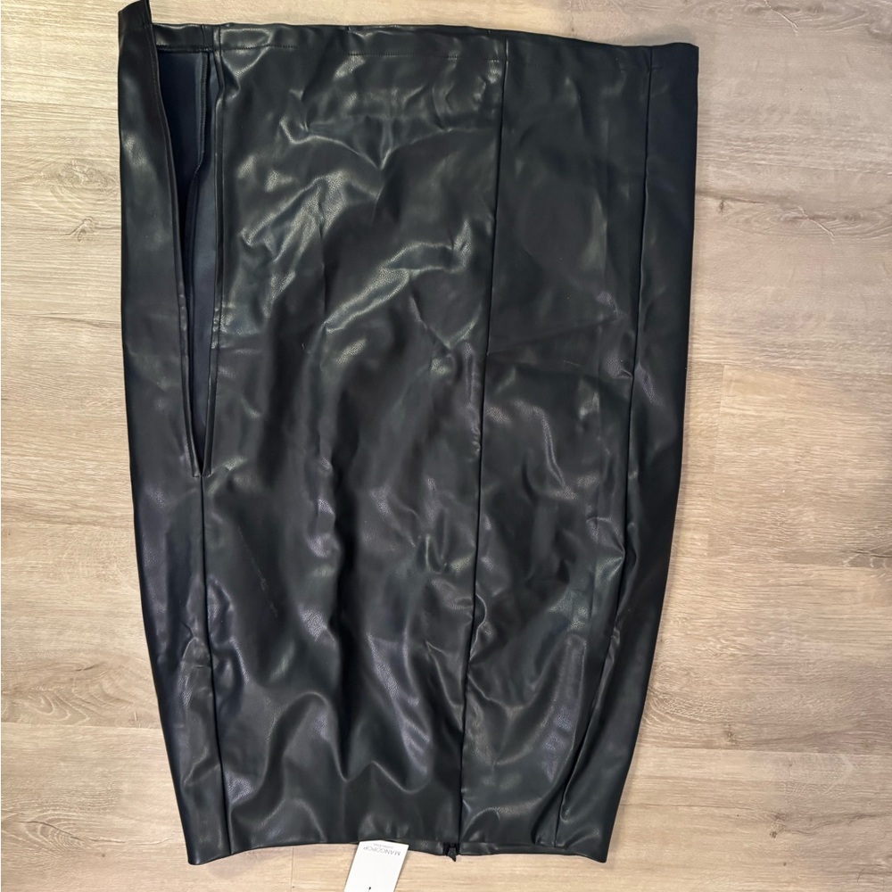 Elegant Black Leather Skirt